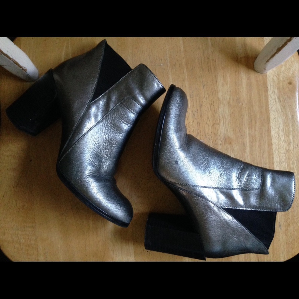 Tahari Pewter Ankle Boots Booties Shoes Sz 6.5 GUC - Picture 6 of 7